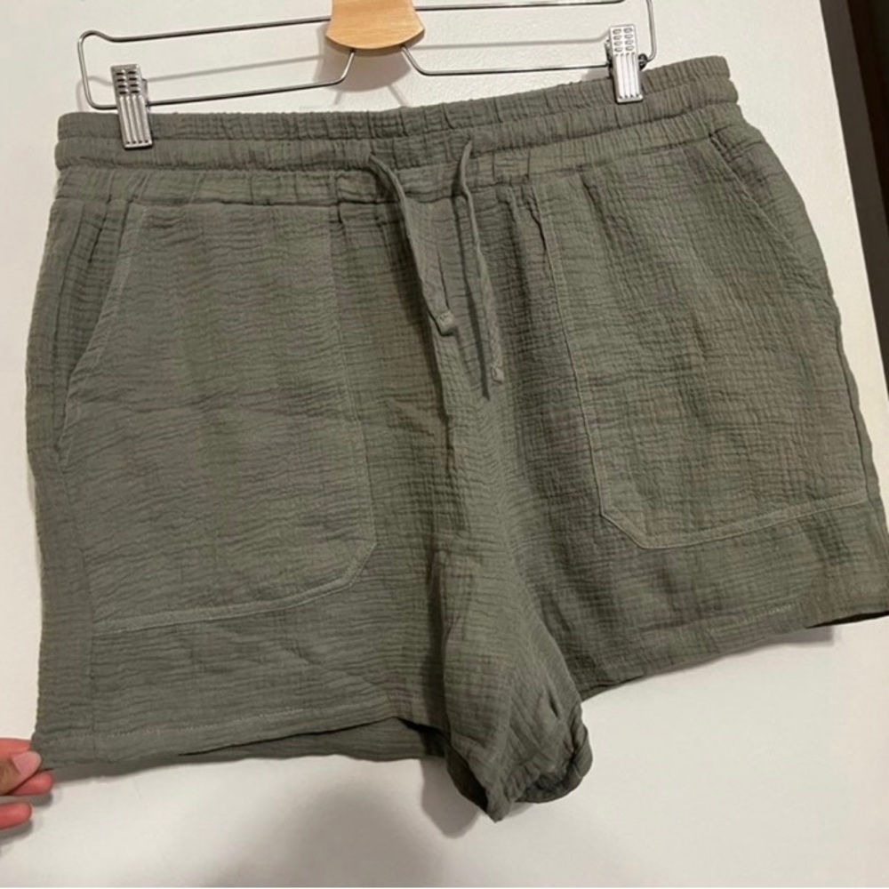 NWT, drawstring shorts